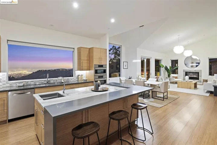 5695 Skyline Blvd, Oakland, California 94611