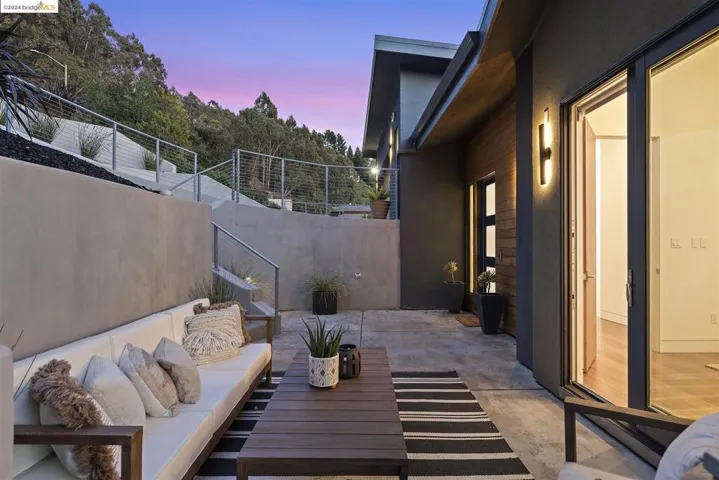 5695 Skyline Blvd, Oakland, California 94611