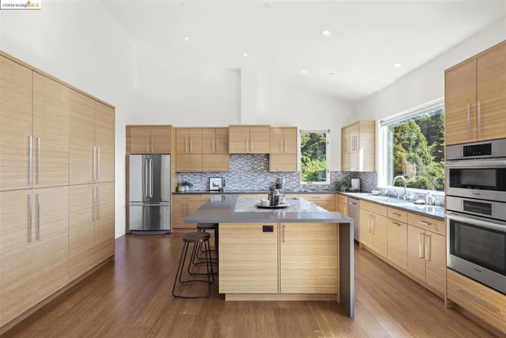 5695 Skyline Blvd, Oakland, California 94611