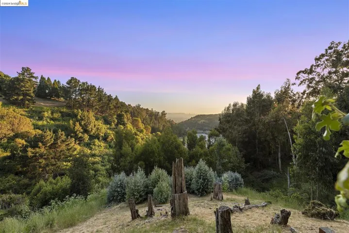 5695 Skyline Blvd, Oakland, California 94611