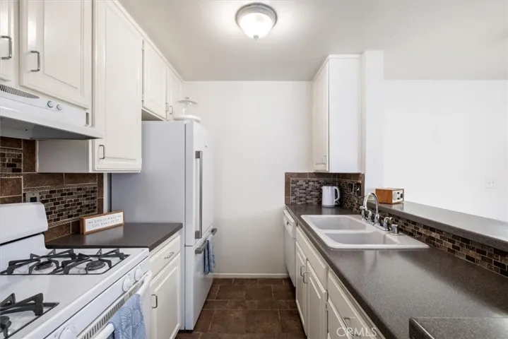18645 Hatteras Street 289, Tarzana, California 91356