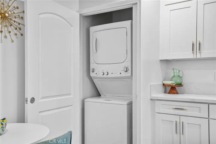 Washer & dryer conveniently located inside unit