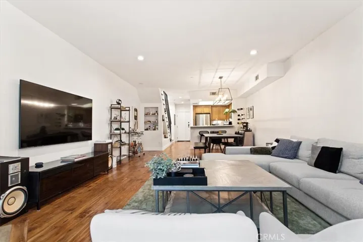 5753 White Oak Avenue 11, Encino, California 91316