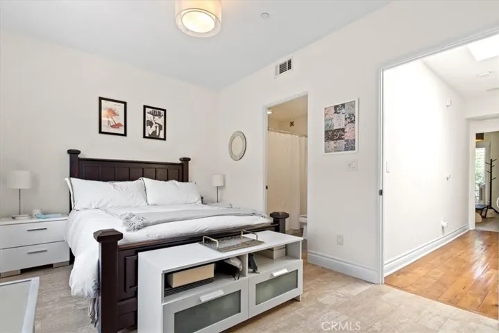 5753 White Oak Avenue 11, Encino, California 91316