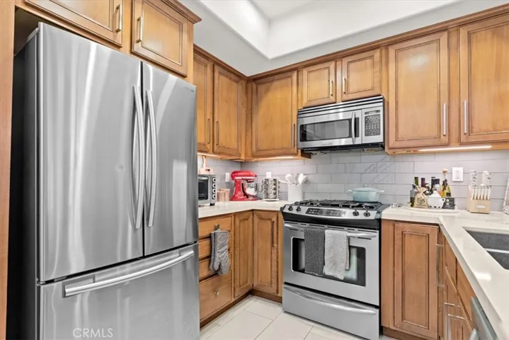 5753 White Oak Avenue 11, Encino, California 91316