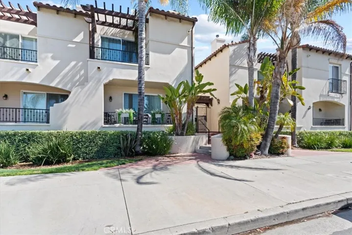 5753 White Oak Avenue 11, Encino, California 91316