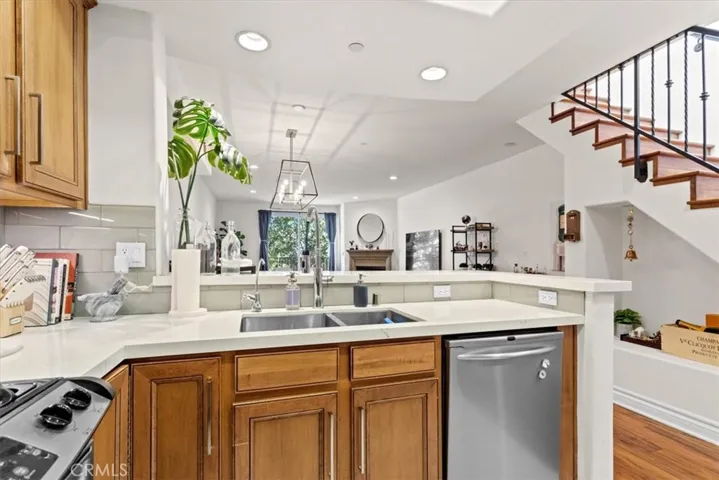 5753 White Oak Avenue 11, Encino, California 91316
