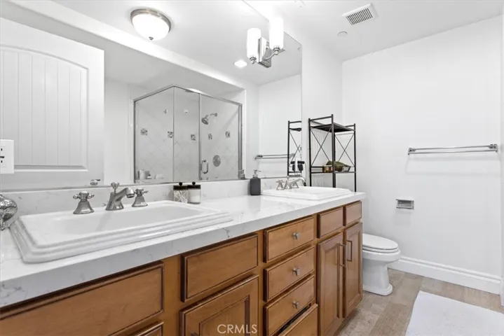 5753 White Oak Avenue 11, Encino, California 91316