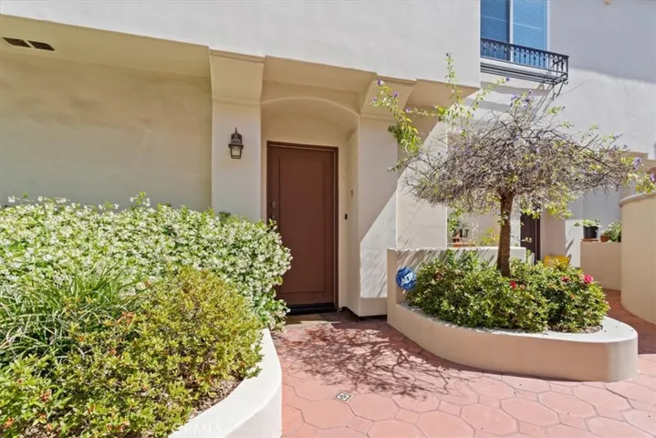 5753 White Oak Avenue 11, Encino, California 91316