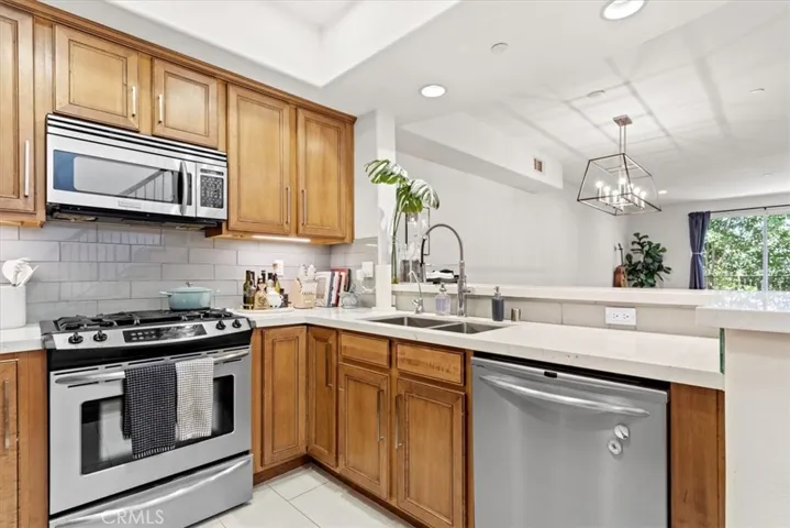 5753 White Oak Avenue 11, Encino, California 91316