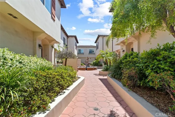 5753 White Oak Avenue 11, Encino, California 91316