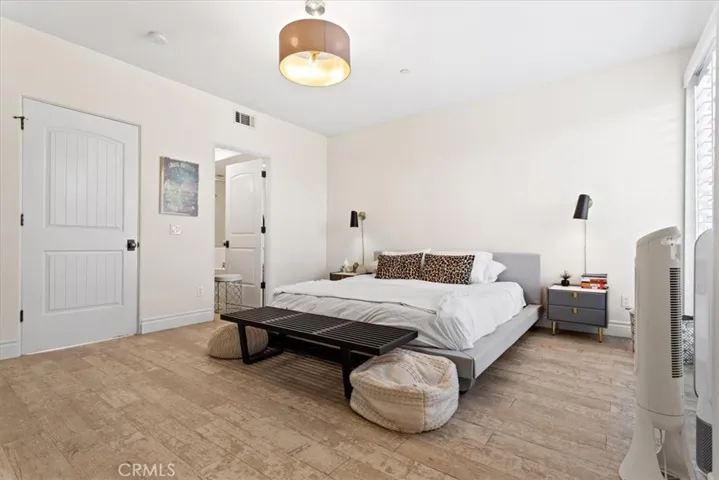 5753 White Oak Avenue 11, Encino, California 91316