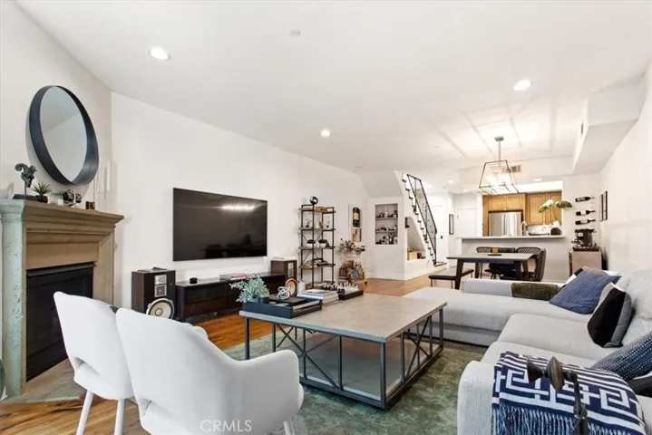 5753 White Oak Avenue 11, Encino, California 91316