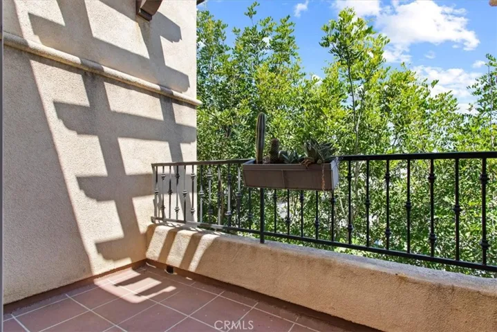 5753 White Oak Avenue 11, Encino, California 91316