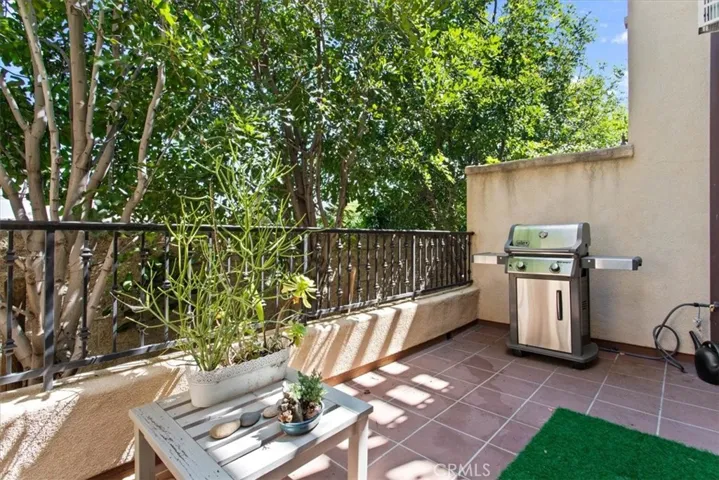 5753 White Oak Avenue 11, Encino, California 91316