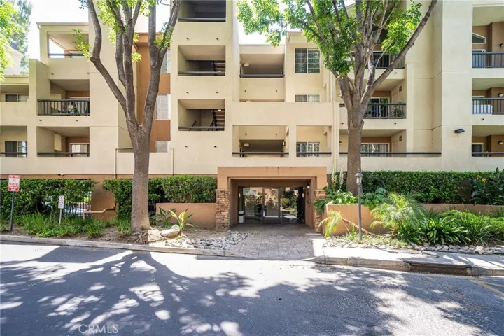 5510 Owensmouth Avenue 327, Woodland Hills, California 91367