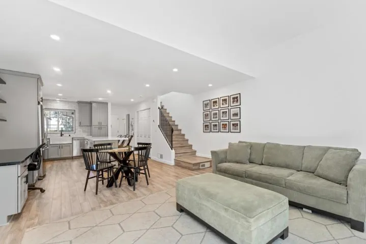 832 Rue Montagne, Campbell, California 95008
