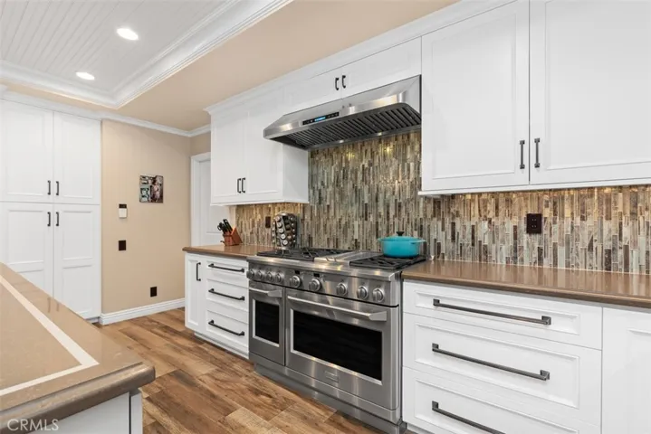 Top of the line gas stove, ovens, Griddle and Exhaust fan/lighting notice all the different types and sizes of the cabinets and pull outs.   Pantry, large cookie sheet, drawers etc.