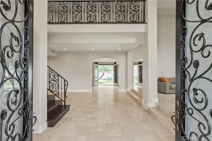 6167 Woodland View Drive, Woodland Hills, California 91367