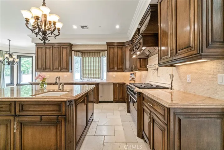 6167 Woodland View Drive, Woodland Hills, California 91367