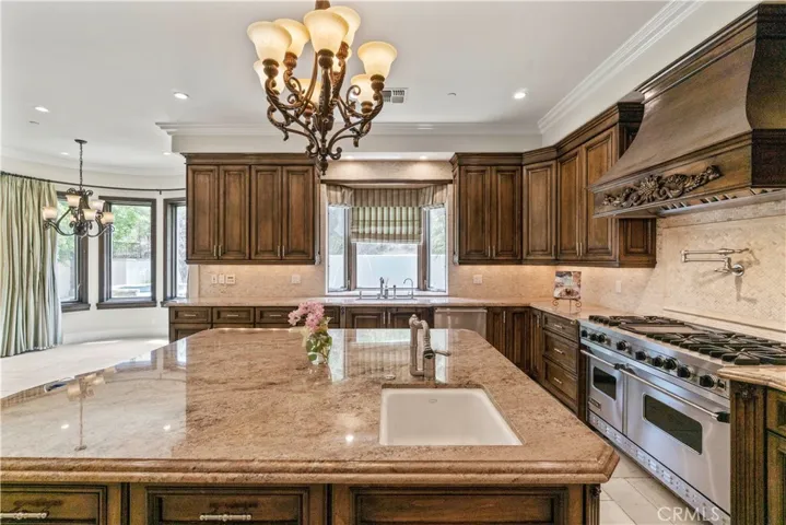 6167 Woodland View Drive, Woodland Hills, California 91367
