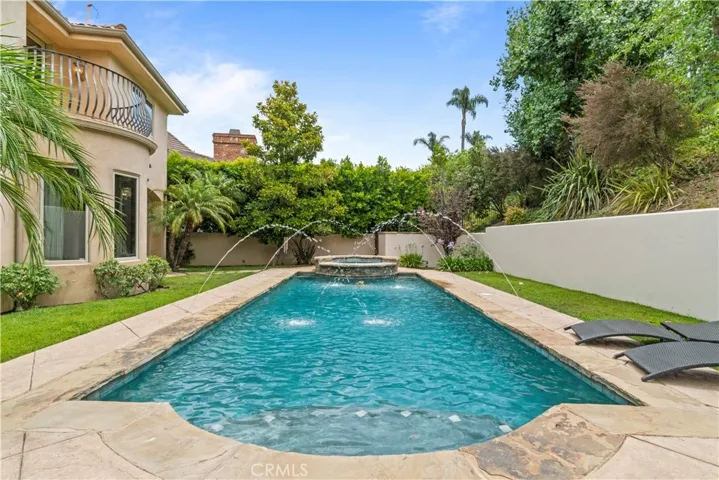 6167 Woodland View Drive, Woodland Hills, California 91367