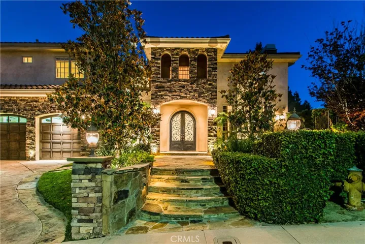 6167 Woodland View Drive, Woodland Hills, California 91367