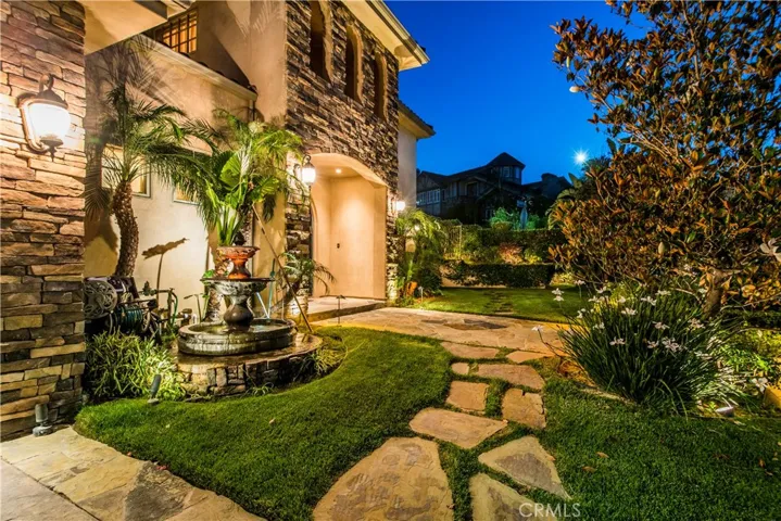 6167 Woodland View Drive, Woodland Hills, California 91367