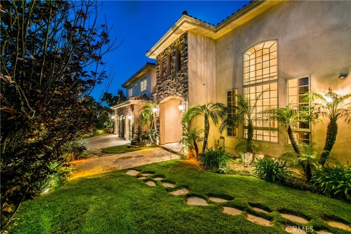 6167 Woodland View Drive, Woodland Hills, California 91367