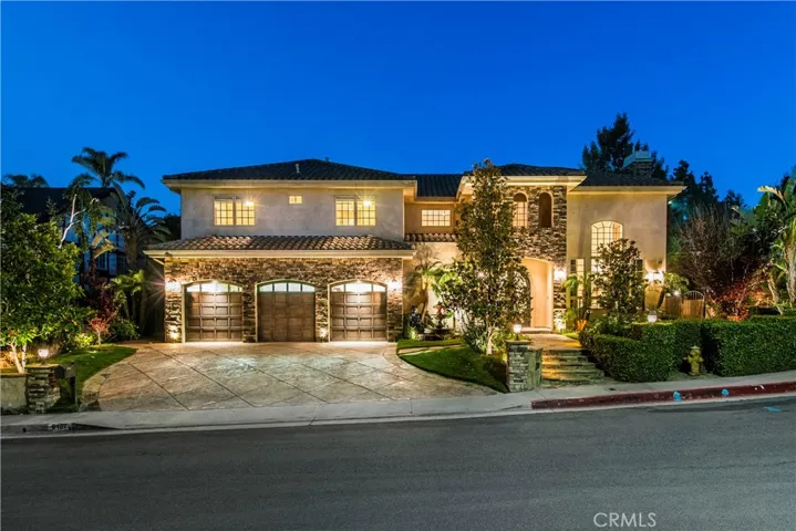 6167 Woodland View Drive, Woodland Hills, California 91367