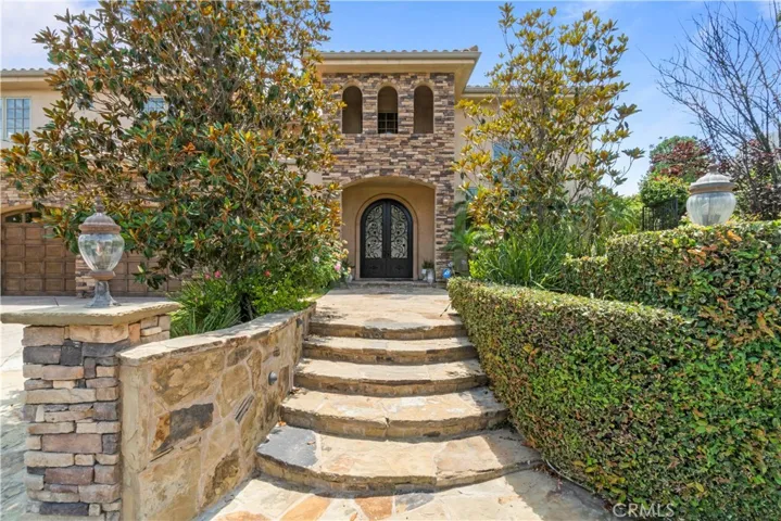 6167 Woodland View Drive, Woodland Hills, California 91367