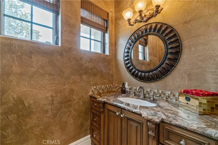 6167 Woodland View Drive, Woodland Hills, California 91367