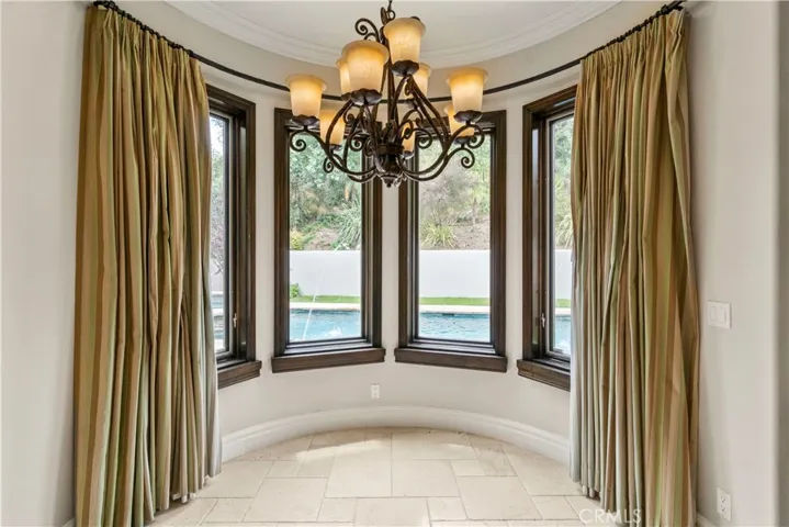 6167 Woodland View Drive, Woodland Hills, California 91367