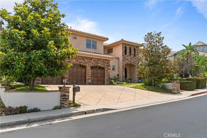 6167 Woodland View Drive, Woodland Hills, California 91367