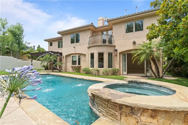 6167 Woodland View Drive, Woodland Hills, California 91367