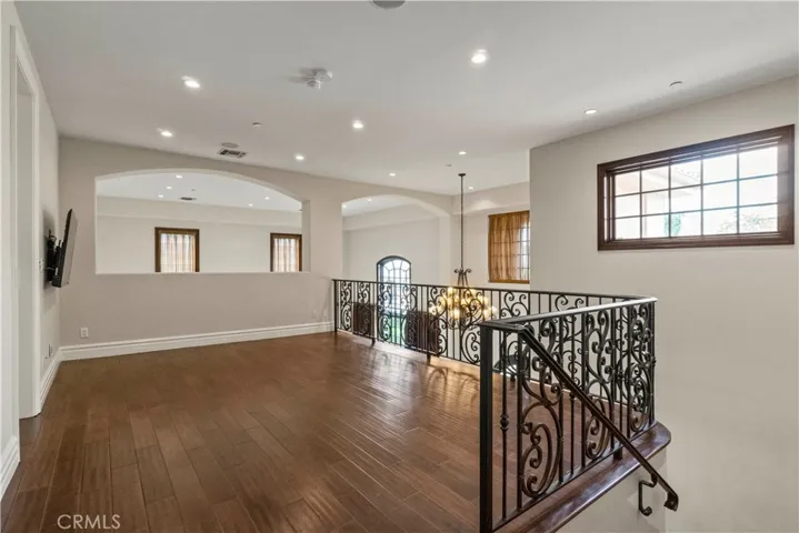 6167 Woodland View Drive, Woodland Hills, California 91367