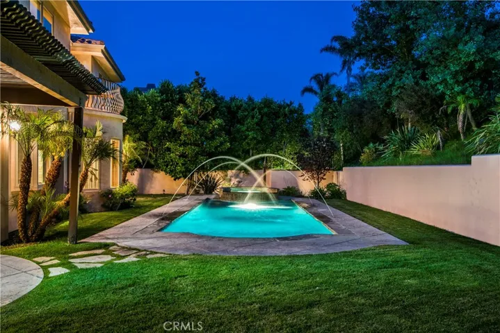 6167 Woodland View Drive, Woodland Hills, California 91367