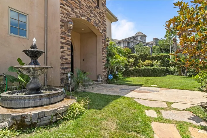 6167 Woodland View Drive, Woodland Hills, California 91367