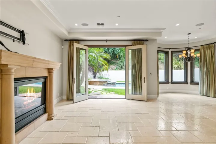 6167 Woodland View Drive, Woodland Hills, California 91367
