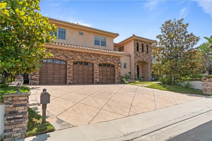 6167 Woodland View Drive, Woodland Hills, California 91367