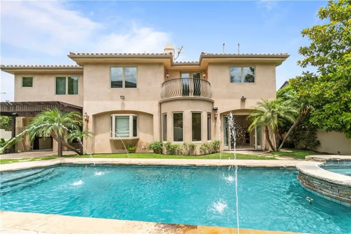 6167 Woodland View Drive, Woodland Hills, California 91367
