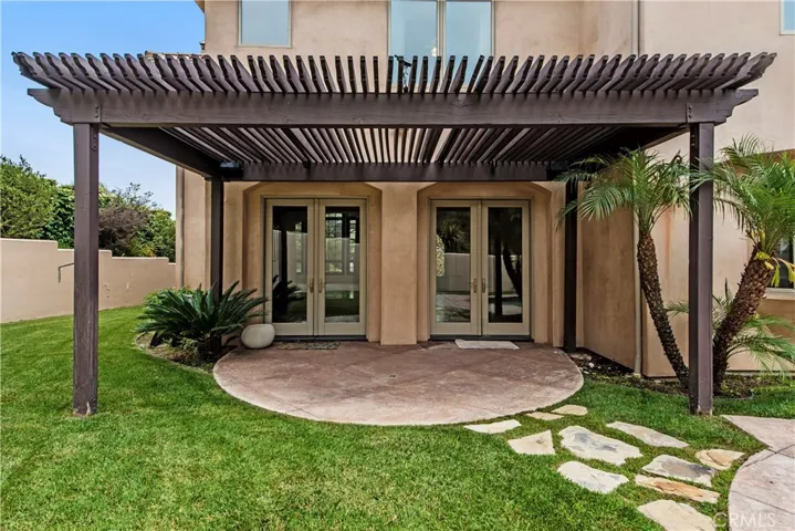 6167 Woodland View Drive, Woodland Hills, California 91367