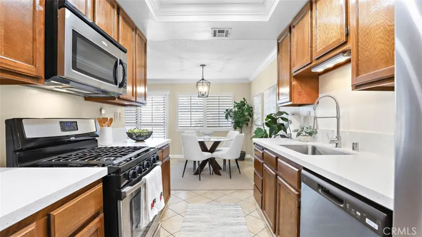 All Kitchen appliances included/brand new dishwasher.