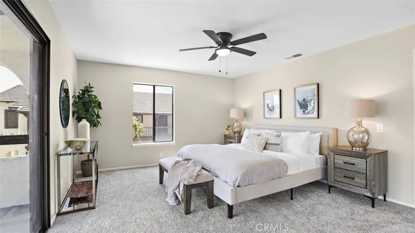 1st master suite w private balcony