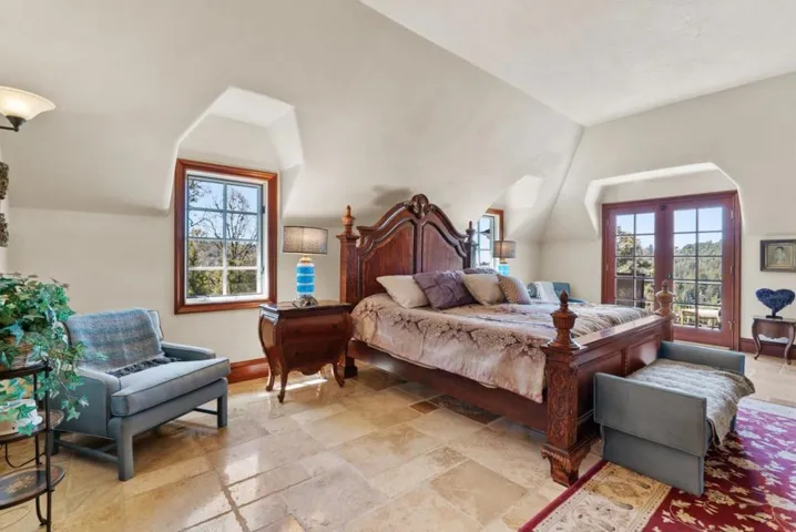 5042 Wildberry Lane, Soquel, California 95073
