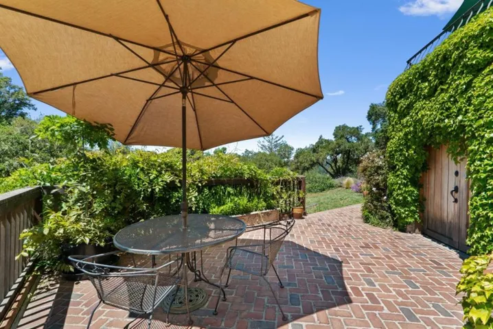 5042 Wildberry Lane, Soquel, California 95073
