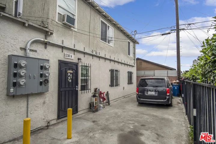 1210 E 68th Street, Los Angeles, California 90001