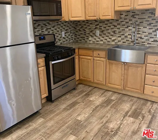 1210 E 68th Street, Los Angeles, California 90001