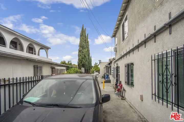 1210 E 68th Street, Los Angeles, California 90001