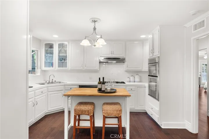 23219 Canzonet Street, Woodland Hills, California 91367